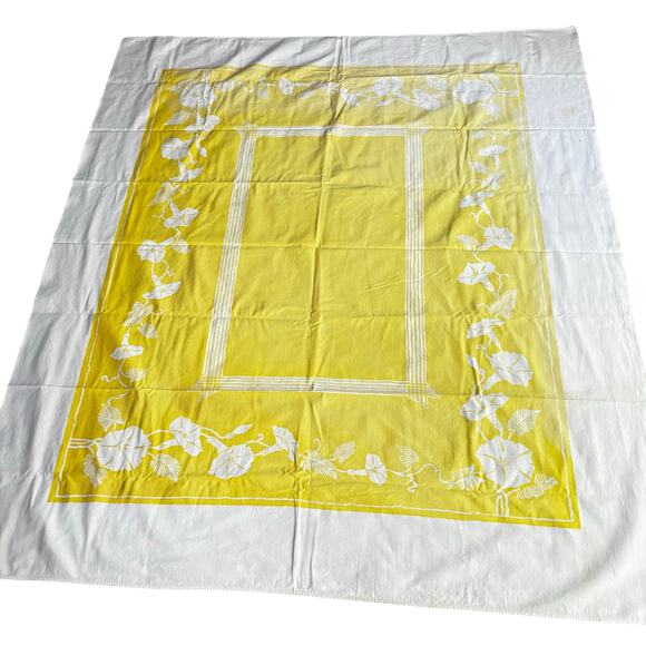 Vintage mid century cotton tablecloth faded yellow pattern on white rectangle - Picture 1 of 9